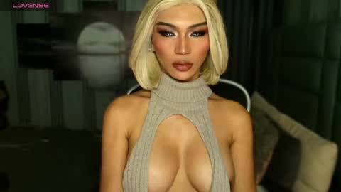 Julia online show from 05/01/26, 03:33