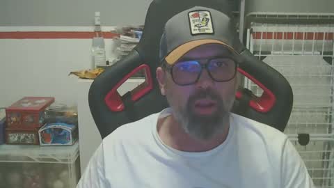 Snapshot of womenizzeer chatting on 01/28/25, 05:03 Adam online show from 01/28/25, 05:03