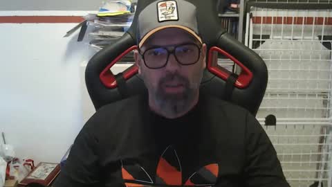 Snapshot of womenizzeer chatting on 02/26/25, 04:35 Adam online show from 02/26/25, 04:35