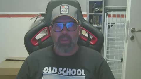 Snapshot of womenizzeer chatting on 03/12/25, 10:17 Adam online show from 03/12/25, 10:17