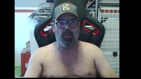 Snapshot of womenizzeer chatting on 10/01/25, 03:29 Adam online show from 10/01/25, 03:29