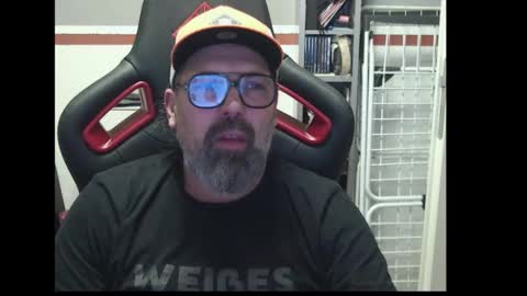 Snapshot of womenizzeer chatting on 11/08/25, 01:28 Adam online show from 11/08/25, 01:28