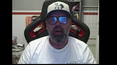 Snapshot of womenizzeer chatting on 01/19/26, 04:22 Adam online show from 01/19/26, 04:22