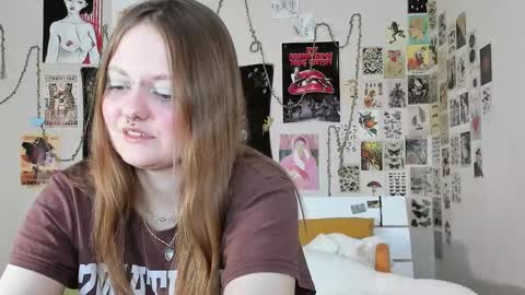 Snapshot of wonderconnie chatting on 10/22/25, 10:15 wonderconnie online show from 10/22/25, 10:15