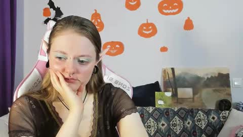 Snapshot of wonderconnie chatting on 10/31/25, 10:05 wonderconnie online show from 10/31/25, 10:05