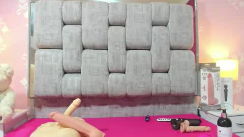 wonderkloe_ online show from 11/16/25, 07:30