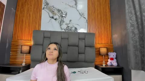 wonderkloe_ online show from 04/08/26, 02:44