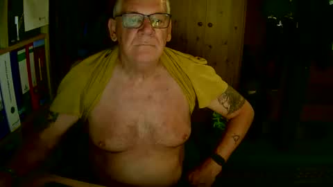 Snapshot of wonneprop10 chatting on 09/13/25, 05:02 Always Horny online show from 09/13/25, 05:02