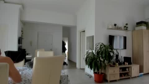 Snapshot of woolfiie chatting on 01/21/25, 12:07 Wolfie online show from 01/21/25, 12:07