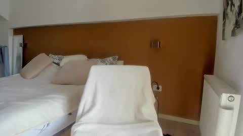 Snapshot of woolfiie chatting on 10/21/25, 07:31 Wolfie online show from 10/21/25, 07:31