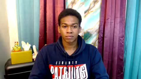 Snapshot of worshipmycockxxx chatting on 11/19/25, 02:17 Josh This is my new account now online show from 11/19/25, 02:17