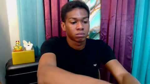 Snapshot of worshipmycockxxx chatting on 12/19/25, 12:39 Josh This is my new account now online show from 12/19/25, 12:39