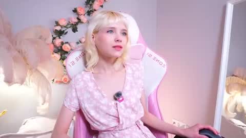 Snapshot of wow_angel chatting on 07/01/26, 05:42 wow_angel online show from 07/01/26, 05:42