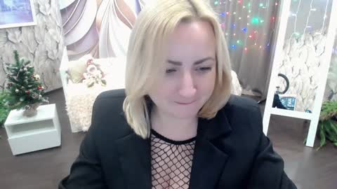 Snapshot of wow_co chatting on 12/17/24, 02:00 wow_co online show from 12/17/24, 02:00