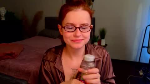 Snapshot of wow_luvng chatting on 09/09/25, 01:43 Rebecy online show from 09/09/25, 01:43