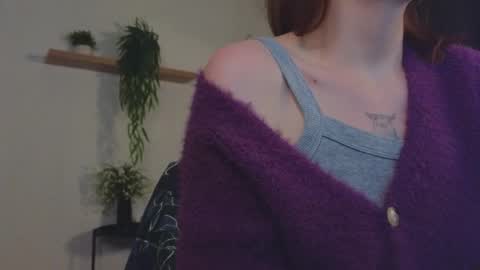 Snapshot of wow_luvng chatting on 11/12/25, 02:28 Rebecy online show from 11/12/25, 02:28