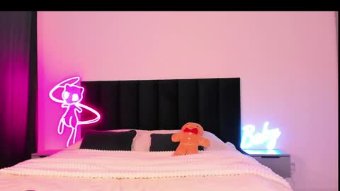 Snapshot of wowlovie666 chatting on 01/07/25, 04:08 Emi online show from 01/07/25, 04:08