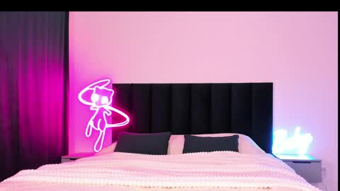 Snapshot of wowlovie666 chatting on 01/29/25, 04:05 Emi online show from 01/29/25, 04:05