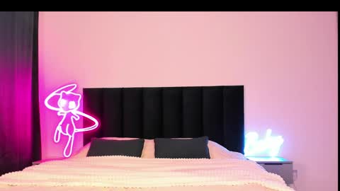 Snapshot of wowlovie666 chatting on 03/09/25, 05:00 Emi online show from 03/09/25, 05:00