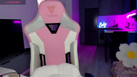 Snapshot of wowlovie666 chatting on 02/02/26, 06:06 Emi online show from 02/02/26, 06:06