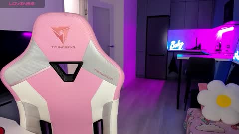 Snapshot of wowlovie666 chatting on 02/12/26, 04:07 Emi online show from 02/12/26, 04:07