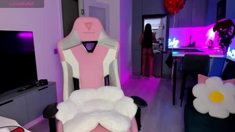 Snapshot of wowlovie666 chatting on 02/27/26, 04:12 Emi online show from 02/27/26, 04:12