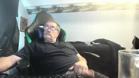 Snapshot of wowsers2022 chatting on 10/11/25, 03:10 wowsers2022 online show from 10/11/25, 03:10