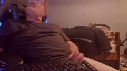 Snapshot of wowsers2022 chatting on 10/13/25, 01:27 wowsers2022 online show from 10/13/25, 01:27