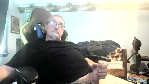 Snapshot of wowsers2022 chatting on 10/17/25, 05:37 wowsers2022 online show from 10/17/25, 05:37