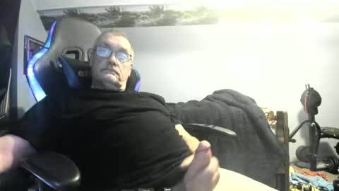 Snapshot of wowsers2022 chatting on 10/18/25, 10:49 wowsers2022 online show from 10/18/25, 10:49