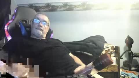 Snapshot of wowsers2022 chatting on 10/19/25, 10:16 wowsers2022 online show from 10/19/25, 10:16