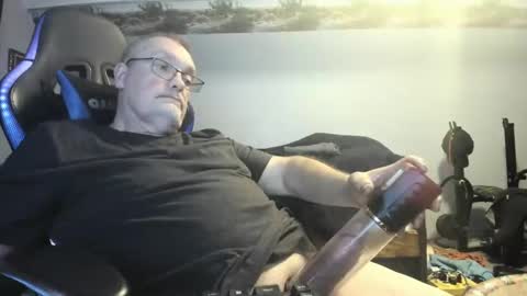 Snapshot of wowsers2022 chatting on 10/22/25, 08:14 wowsers2022 online show from 10/22/25, 08:14