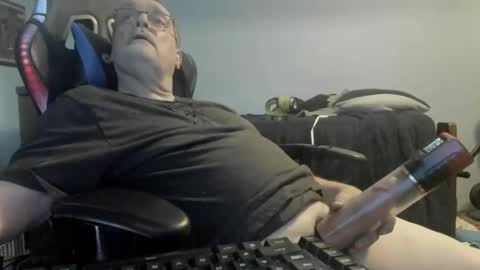 Snapshot of wowsers2022 chatting on 10/24/25, 07:43 wowsers2022 online show from 10/24/25, 07:43