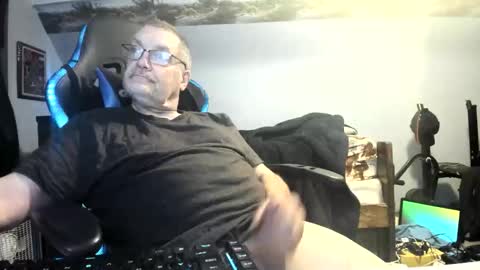 Snapshot of wowsers2022 chatting on 10/25/25, 08:11 wowsers2022 online show from 10/25/25, 08:11