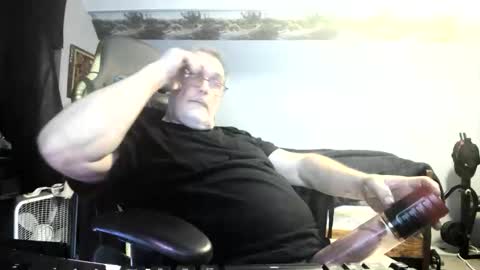 Snapshot of wowsers2022 chatting on 11/20/25, 02:12 wowsers2022 online show from 11/20/25, 02:12