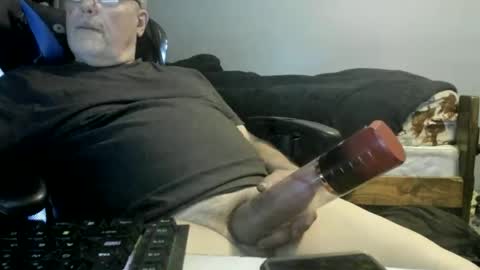 Snapshot of wowsers2022 chatting on 11/26/25, 01:28 wowsers2022 online show from 11/26/25, 01:28