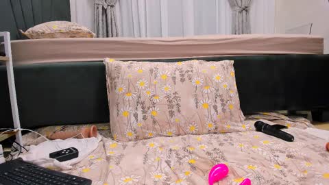              online show from 02/13/25, 06:41