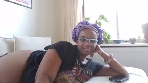 Snapshot of writergirl69 chatting on 04/12/26, 08:30 writergirl69 online show from 04/12/26, 08:30