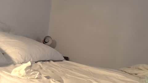 Snapshot of wtatto chatting on 12/19/24, 12:01 wtatto online show from 12/19/24, 12:01