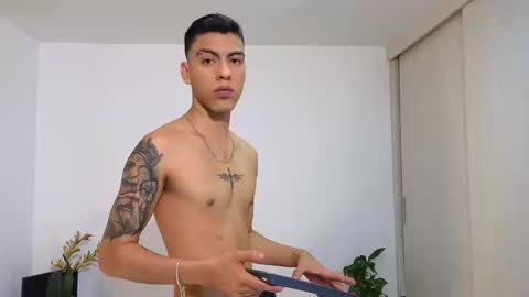 Snapshot of wyatt_rose chatting on 09/25/25, 12:36 wyatt online show from 09/25/25, 12:36