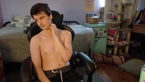 Snapshot of wyattfans_ chatting on 10/17/25, 06:21 Wyatt online show from 10/17/25, 06:21