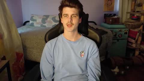 Snapshot of wyattfans_ chatting on 10/19/25, 10:43 Wyatt online show from 10/19/25, 10:43