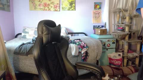 Snapshot of wyattfans_ chatting on 10/21/25, 06:08 Wyatt online show from 10/21/25, 06:08