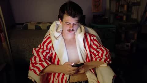 Snapshot of wyattfans_ chatting on 11/04/25, 02:43 Wyatt online show from 11/04/25, 02:43