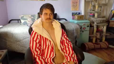 Snapshot of wyattfans_ chatting on 11/12/25, 07:35 Wyatt online show from 11/12/25, 07:35