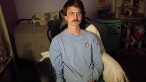 Snapshot of wyattfans_ chatting on 11/17/25, 12:00 Wyatt online show from 11/17/25, 12:00