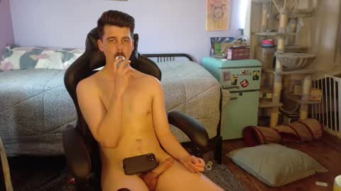 Snapshot of wyattfans_ chatting on 12/13/25, 08:58 Wyatt online show from 12/13/25, 08:58