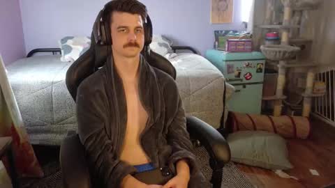 Snapshot of wyattfans_ chatting on 12/17/25, 05:08 Wyatt online show from 12/17/25, 05:08