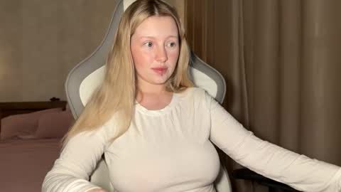 Snapshot of x__ivy_x chatting on 10/24/25, 04:47 eva online show from 10/24/25, 04:47