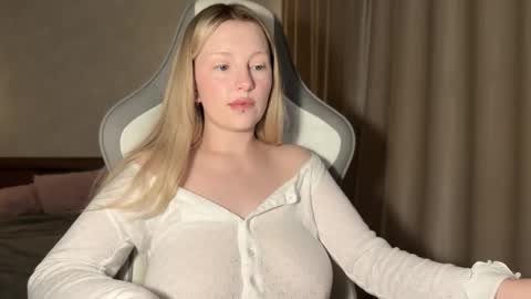 Snapshot of x__ivy_x chatting on 10/30/25, 05:46 eva online show from 10/30/25, 05:46